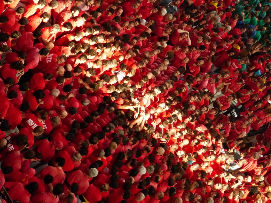 Pinya de castellers vista des de dalt